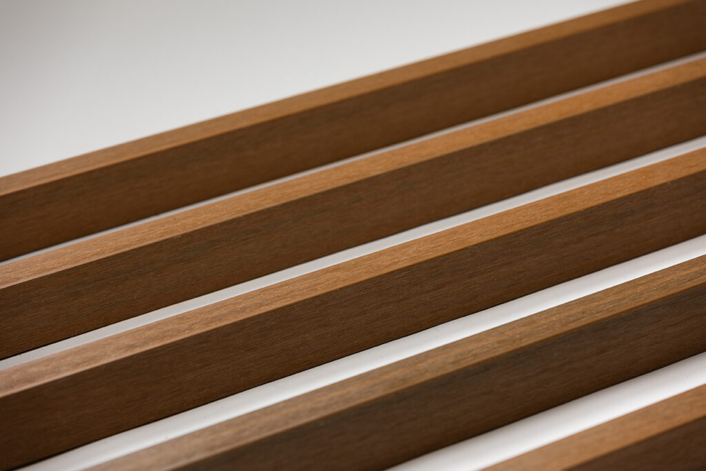 Perfilería de Madera Sintética de Pavimentus